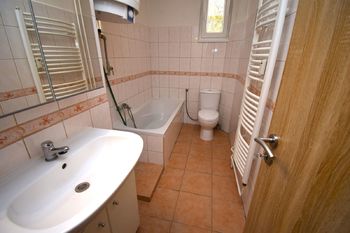 Koupelna s WC - Pronájem bytu 3+1 v osobním vlastnictví 64 m², Písek