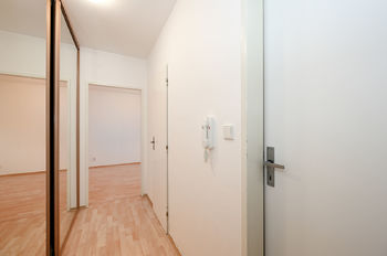 Chodba bytu - Pronájem bytu 2+1 v družstevním vlastnictví, Horoměřice