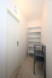 Sklep - Pronájem bytu 2+1 v družstevním vlastnictví, Horoměřice