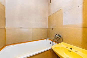 13. Koupelna - Prodej bytu 2+1 v družstevním vlastnictví 55 m², Praha 6 - Břevnov