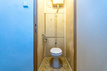 14. Samostatná toaleta - Prodej bytu 2+1 v družstevním vlastnictví 55 m², Praha 6 - Břevnov
