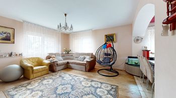 Obytná místnost - Prodej domu 205 m², Praha 9 - Horní Počernice