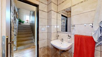 Koupelna - Prodej domu 205 m², Praha 9 - Horní Počernice