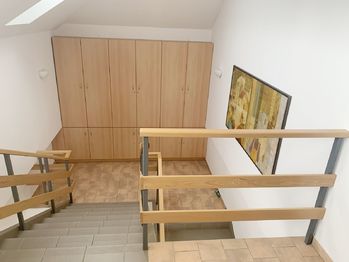společné schodiště  - Pronájem kancelářských prostor 14 m², Rakovník