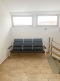 společné prostory před kanceláří - Pronájem kancelářských prostor 14 m², Rakovník