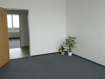 Jedna z nových kanceláří 17m2. - Pronájem kancelářských prostor 17 m², Tábor