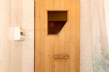 sauna v podzemním podlaží - Prodej domu 300 m², Velké Popovice