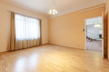 Prodej domu 278 m², Velké Popovice