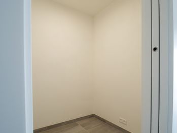 ŠATNA 2,8 m2 - Pronájem bytu 2+kk v osobním vlastnictví 65 m², Brno