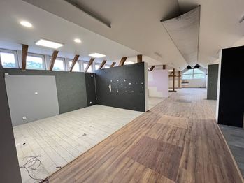 Pronájem skladovacích prostor 555 m², Vsetín