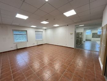 Pronájem skladovacích prostor 555 m², Vsetín