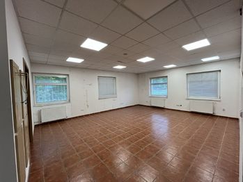 Pronájem skladovacích prostor 555 m², Vsetín