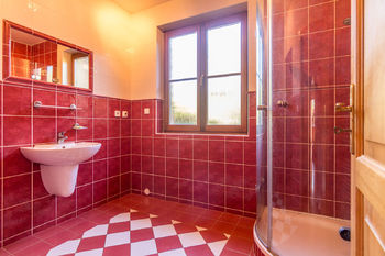 1.NP_koupelna - Prodej domu 410 m², Vestec