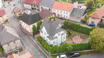 Celkový pohled na dům z výšky - Pronájem domu 146 m², Mšeno