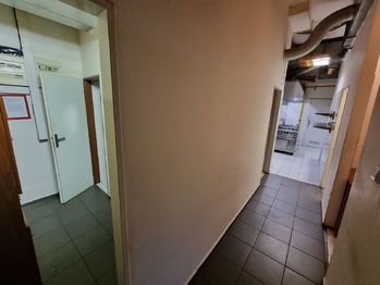 Pronájem obchodních prostor 136 m², Praha 5 - Motol