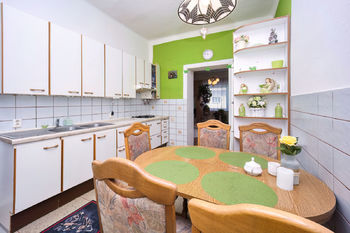Přízemí - Kuchyň (Byt 2+1) - Prodej domu 195 m², Olomouc