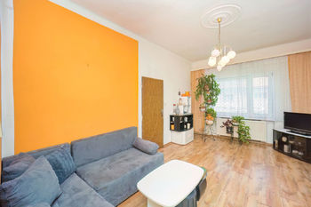 Přízemí - Obývací pokoj (Byt 2+1) - Prodej domu 195 m², Olomouc