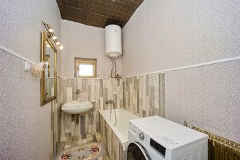 1. Patro - Koupelna (Byt 3+1) - Prodej domu 195 m², Olomouc