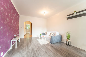Obývací pokoj se vstupem na lodžii - Prodej bytu 3+1 v družstevním vlastnictví 76 m², Praha 4 - Modřany 