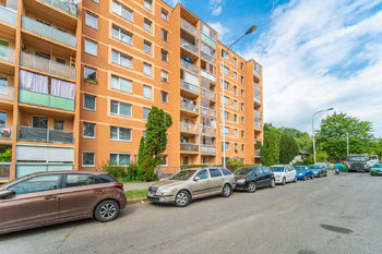 Pohled na dům - Prodej bytu 3+1 v družstevním vlastnictví 76 m², Praha 4 - Modřany