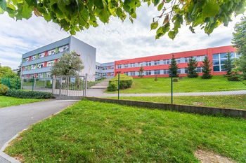 Škola v docházkové vzdálenosti - Prodej bytu 3+1 v družstevním vlastnictví 76 m², Praha 4 - Modřany