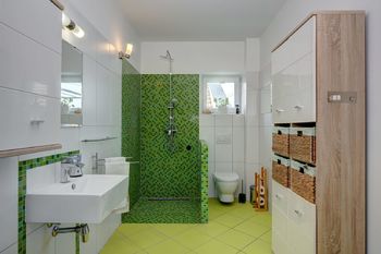 koupelna 2 NP - Prodej domu 191 m², Sokolnice