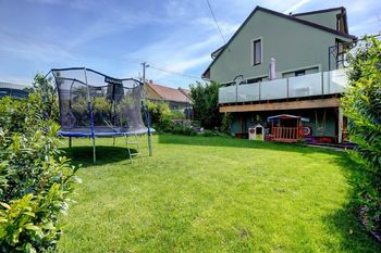 zahrada foto 2 - Prodej domu 191 m², Sokolnice