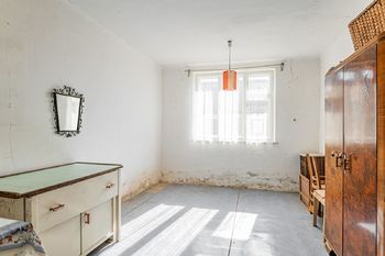 Místnost (dříve s KK). - Prodej domu 92 m², Borkovice