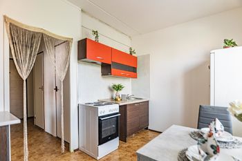 Kuchyně. - Prodej bytu 1+1 v osobním vlastnictví 43 m², Jindřichův Hradec