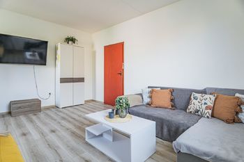 Obytná místnost. - Prodej bytu 1+1 v osobním vlastnictví 43 m², Jindřichův Hradec