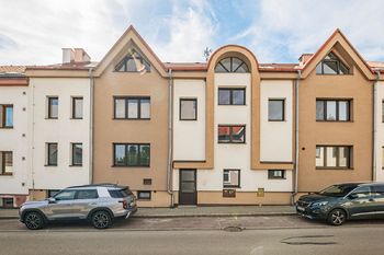 Budova. - Prodej bytu 3+1 v osobním vlastnictví 108 m², Jindřichův Hradec