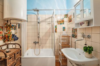 Koupelna. - Prodej bytu 3+1 v osobním vlastnictví 108 m², Jindřichův Hradec
