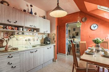 Kuchyně. - Prodej bytu 3+1 v osobním vlastnictví 108 m², Jindřichův Hradec