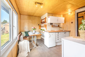 Byt 2 kuchyň - Prodej domu 95 m², Kněževes