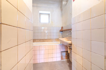 Byt 2 koupelna - Prodej domu 95 m², Kněževes