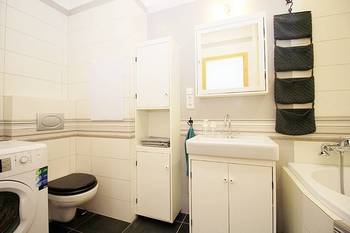 koupelna s vanou a WC - Pronájem bytu 2+1 v osobním vlastnictví 53 m², Neratovice