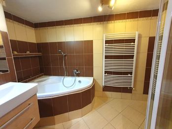 koupelna - Prodej bytu 3+1 v osobním vlastnictví 102 m², Chrastava