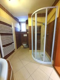 koupelna s WC - Prodej bytu 3+1 v osobním vlastnictví 102 m², Chrastava