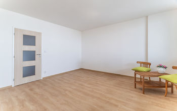 Obývací pokoj - Pronájem bytu 3+1 v osobním vlastnictví, Praha 5 - Hlubočepy