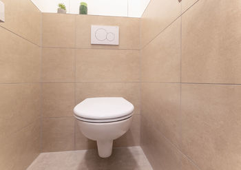 Samostatná toaleta - Pronájem bytu 3+1 v osobním vlastnictví, Praha 5 - Hlubočepy