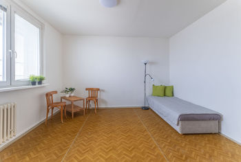 První ložnice - Pronájem bytu 3+1 v osobním vlastnictví, Praha 5 - Hlubočepy