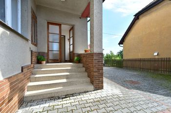 Prodej domu 176 m², Bzová