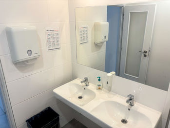 toalety - Pronájem kancelářských prostor 138 m², Praha 10 - Strašnice