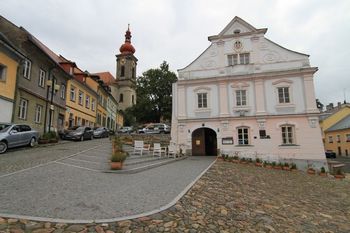 Radnice - historická budova - Prodej pozemku 890 m², Bečov nad Teplou