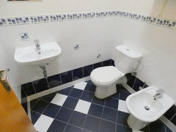 WC s bidetem - Pronájem bytu 5+kk v osobním vlastnictví 117 m², Praha 5 - Košíře