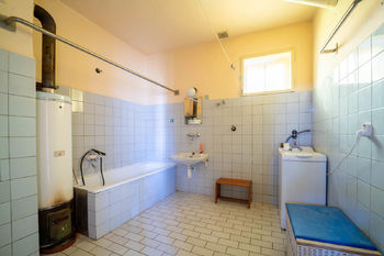 Koupelna v obytné části domu - Prodej domu 107 m², Žiželice