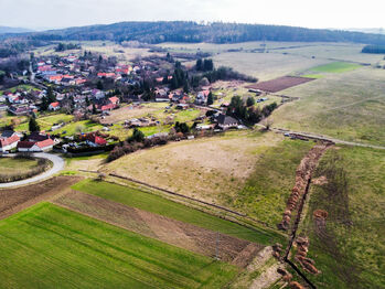 Prodej pozemku 2600 m², Dolní Hbity