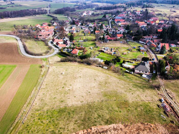 Prodej pozemku 2600 m², Dolní Hbity