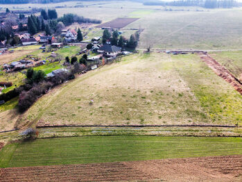 Prodej pozemku 2600 m², Dolní Hbity