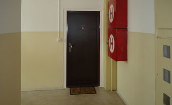Za standartními vstupními dveřmi - Pronájem bytu 3+1 v osobním vlastnictví 79 m², Rakovník